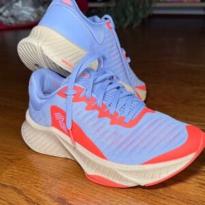 R.A.D R1 running shoe Men’s 6/Women’s 7.5